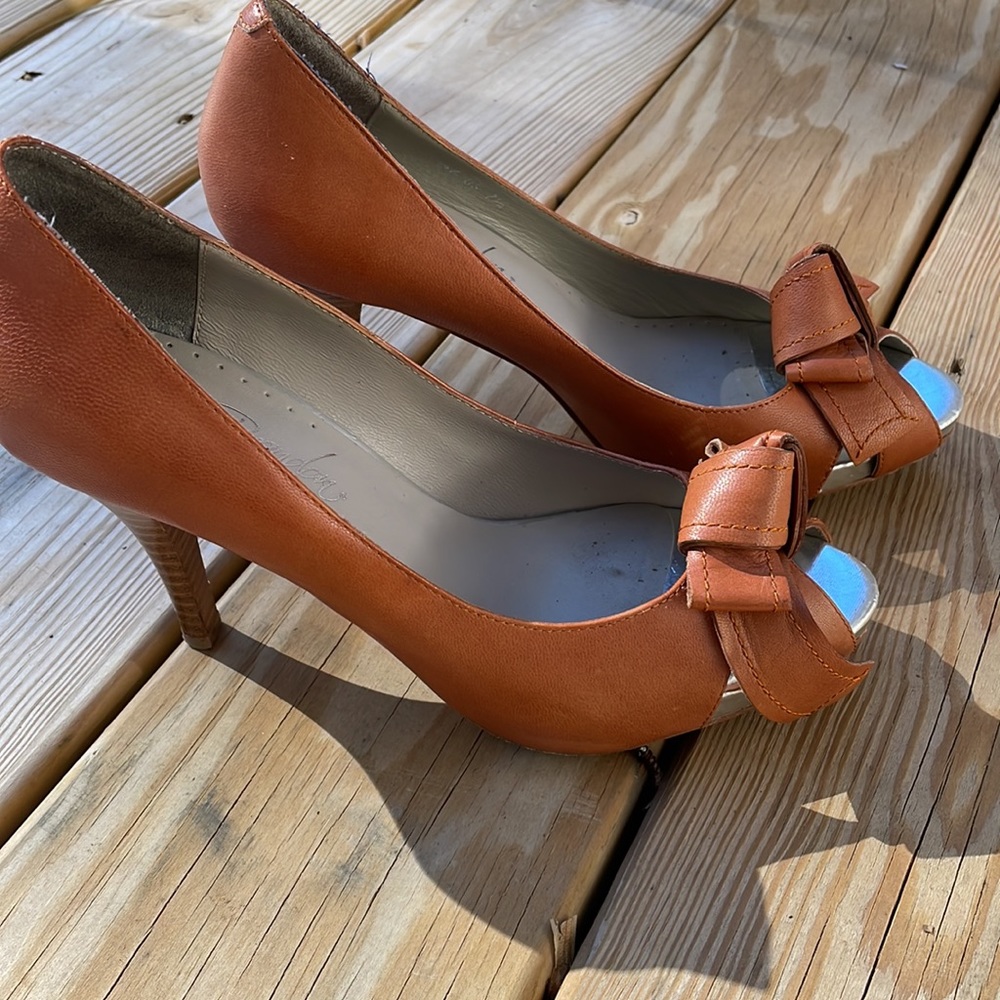 Laura Brandon Peep Toe Heels Size 7.5